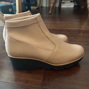 New cream/beige wedge booties 37